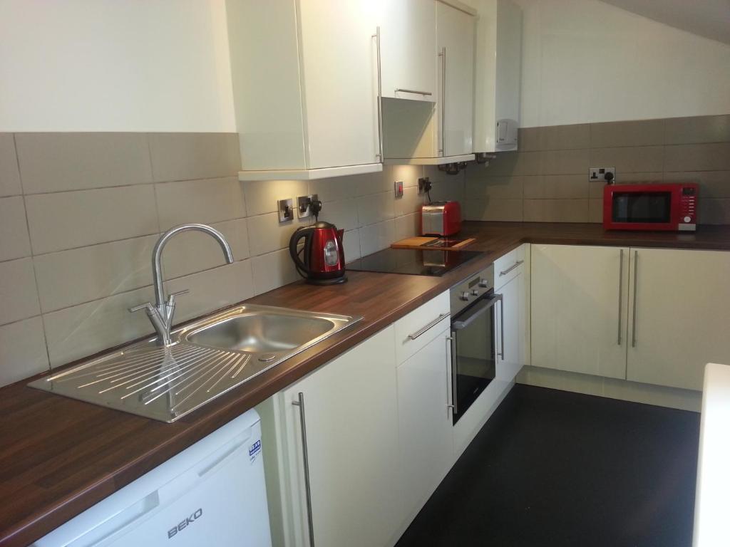 45 The Square Holiday Apartments Скарборо Номер фото